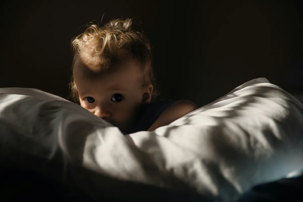 Mon enfant multiplie les réveils la nuit : pourquoi « ça passera avec le temps » ne suffit pas à comprendre le problème